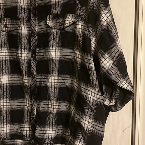 Lady's Top - Picture 2 of 3